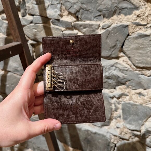 Louis Vuitton Vintage Damier Ebene 4 Key Holder - Picture 7 of 14